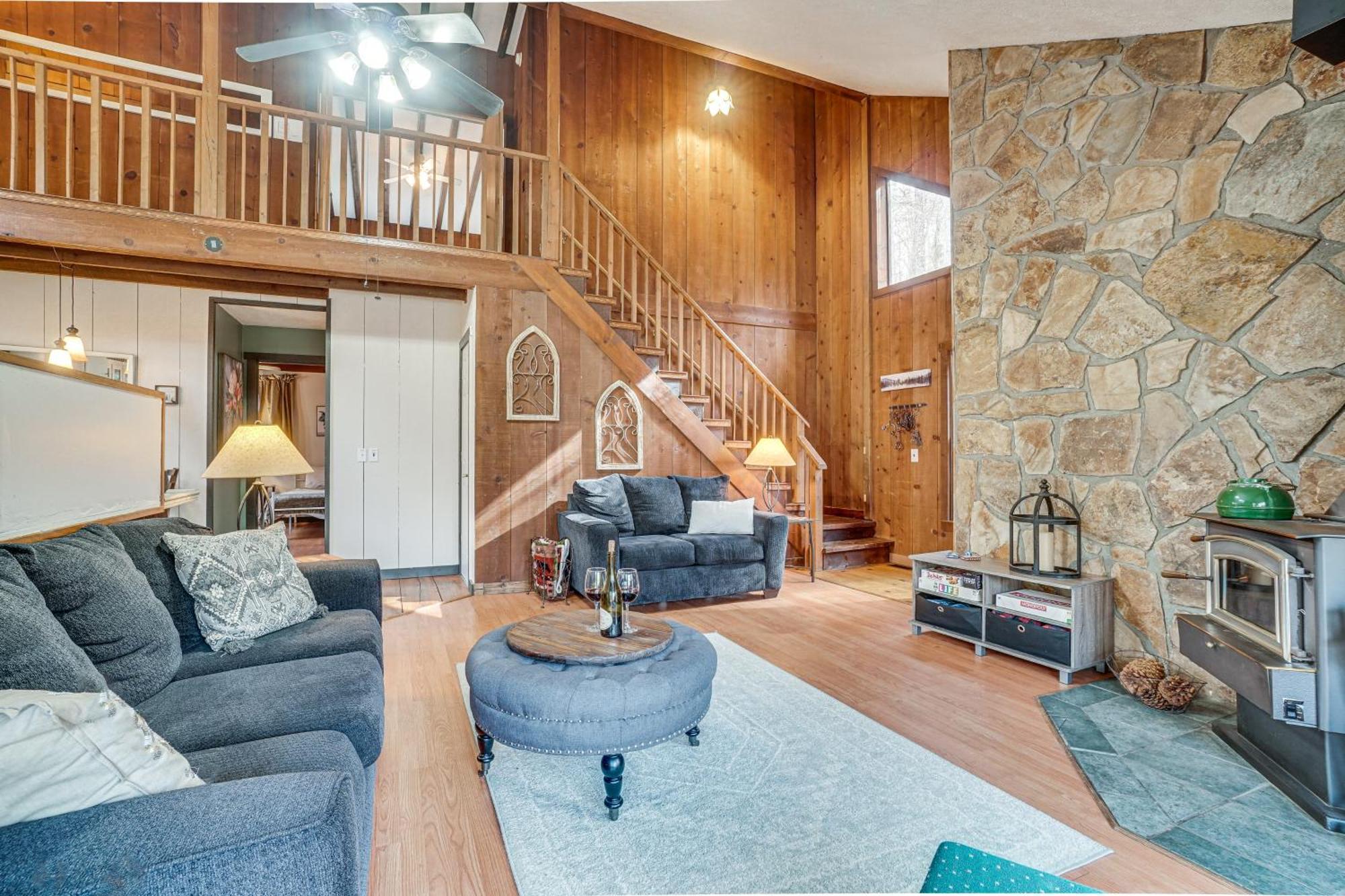 Charming Cabin With Fire Pit And Decks About 7 Mi To Helen Sautee Nacoochee Екстер'єр фото