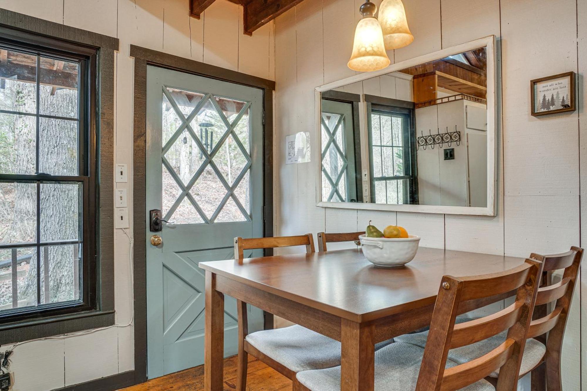 Charming Cabin With Fire Pit And Decks About 7 Mi To Helen Sautee Nacoochee Екстер'єр фото