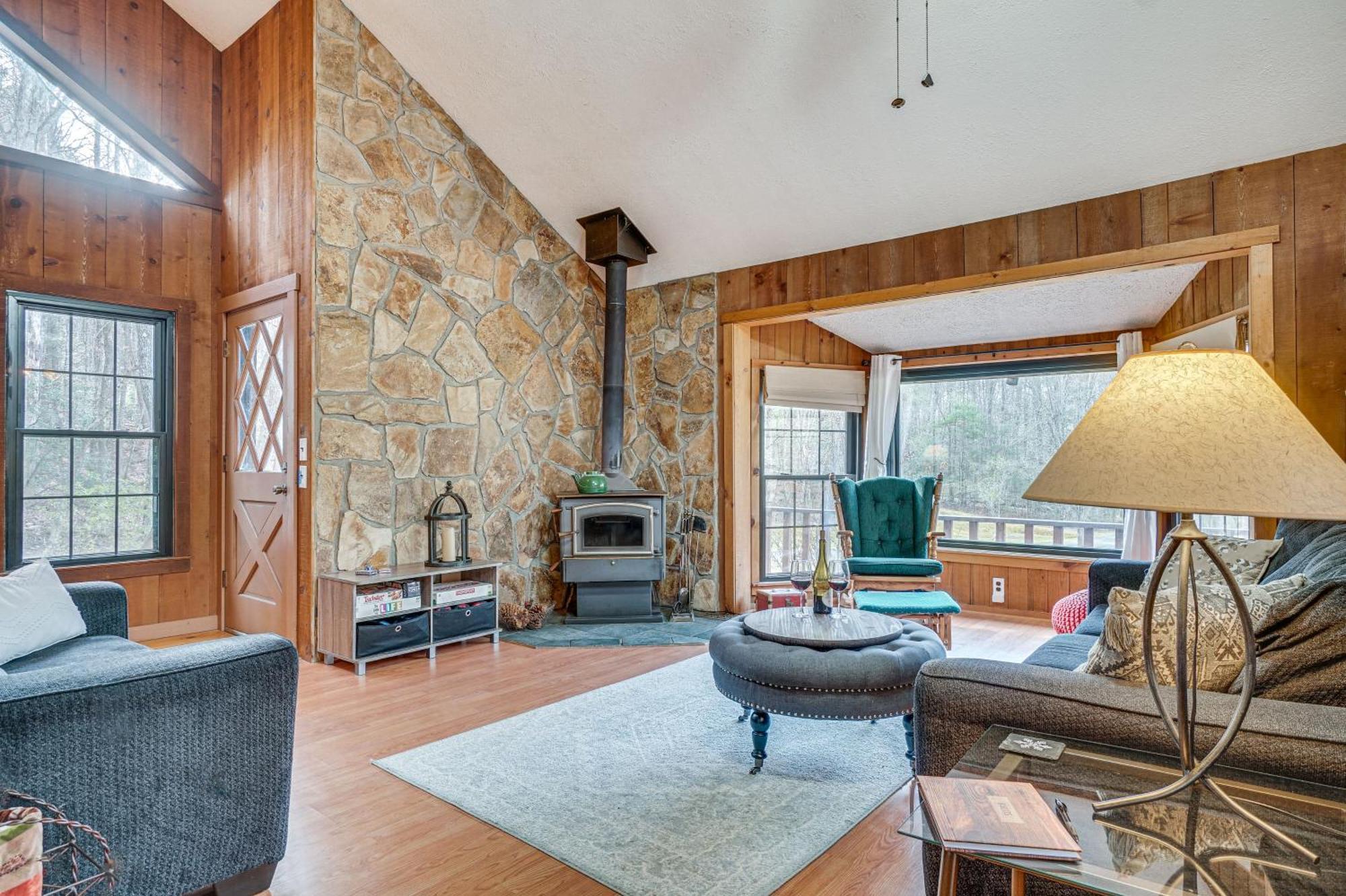 Charming Cabin With Fire Pit And Decks About 7 Mi To Helen Sautee Nacoochee Екстер'єр фото
