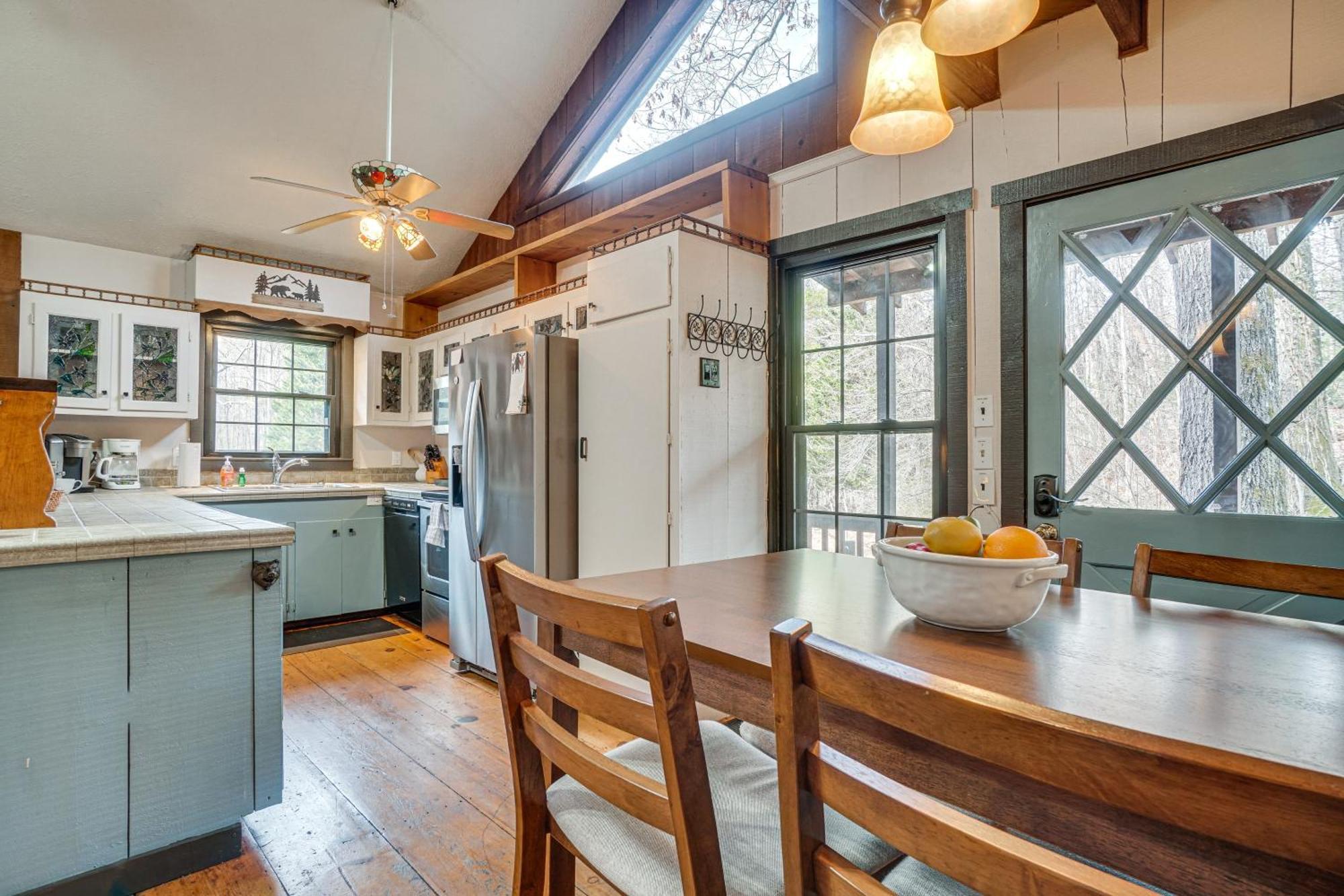 Charming Cabin With Fire Pit And Decks About 7 Mi To Helen Sautee Nacoochee Екстер'єр фото