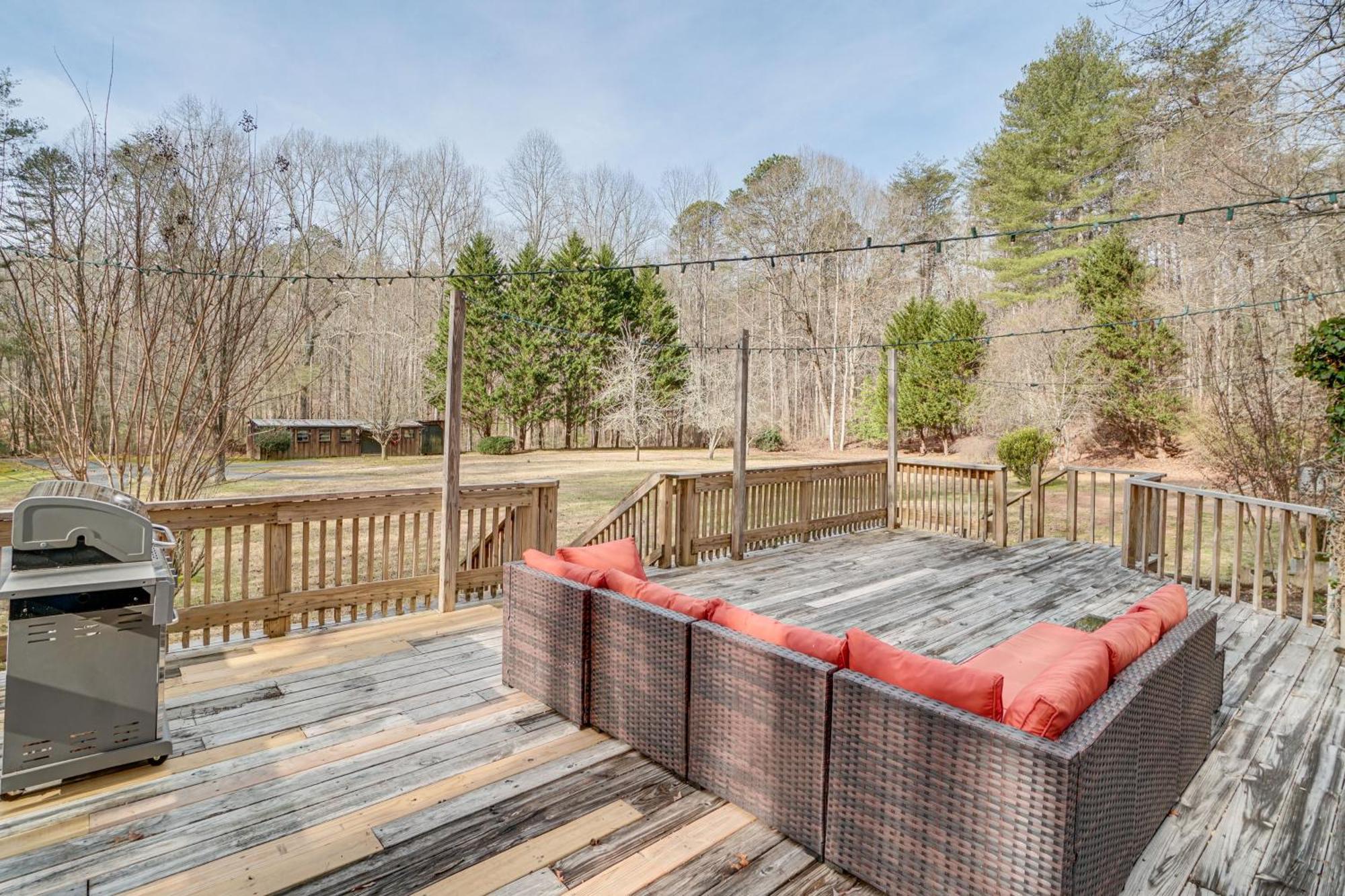 Charming Cabin With Fire Pit And Decks About 7 Mi To Helen Sautee Nacoochee Екстер'єр фото
