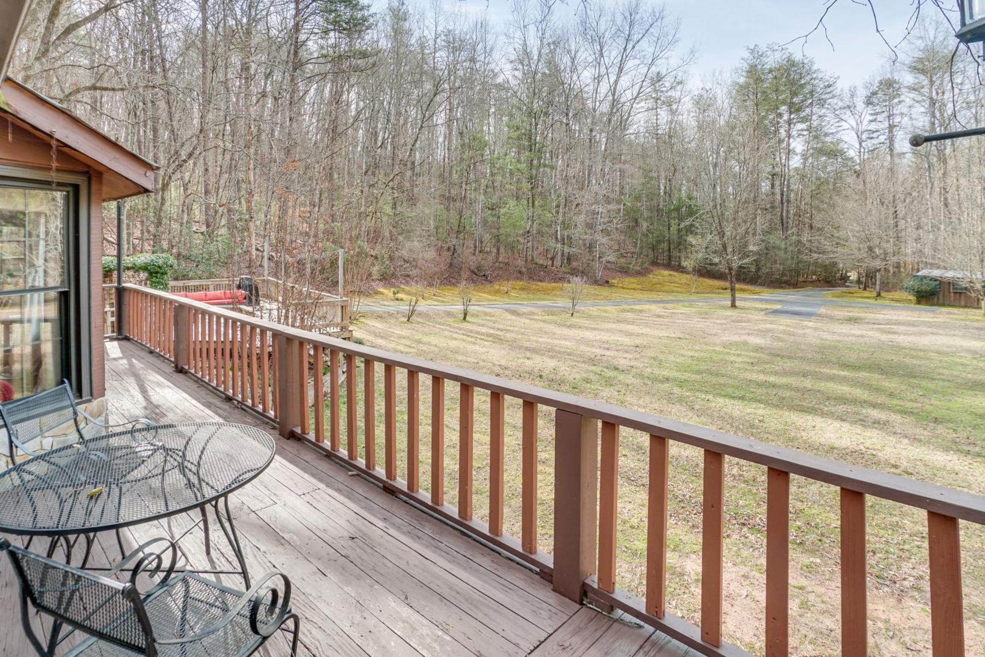 Charming Cabin With Fire Pit And Decks About 7 Mi To Helen Sautee Nacoochee Екстер'єр фото
