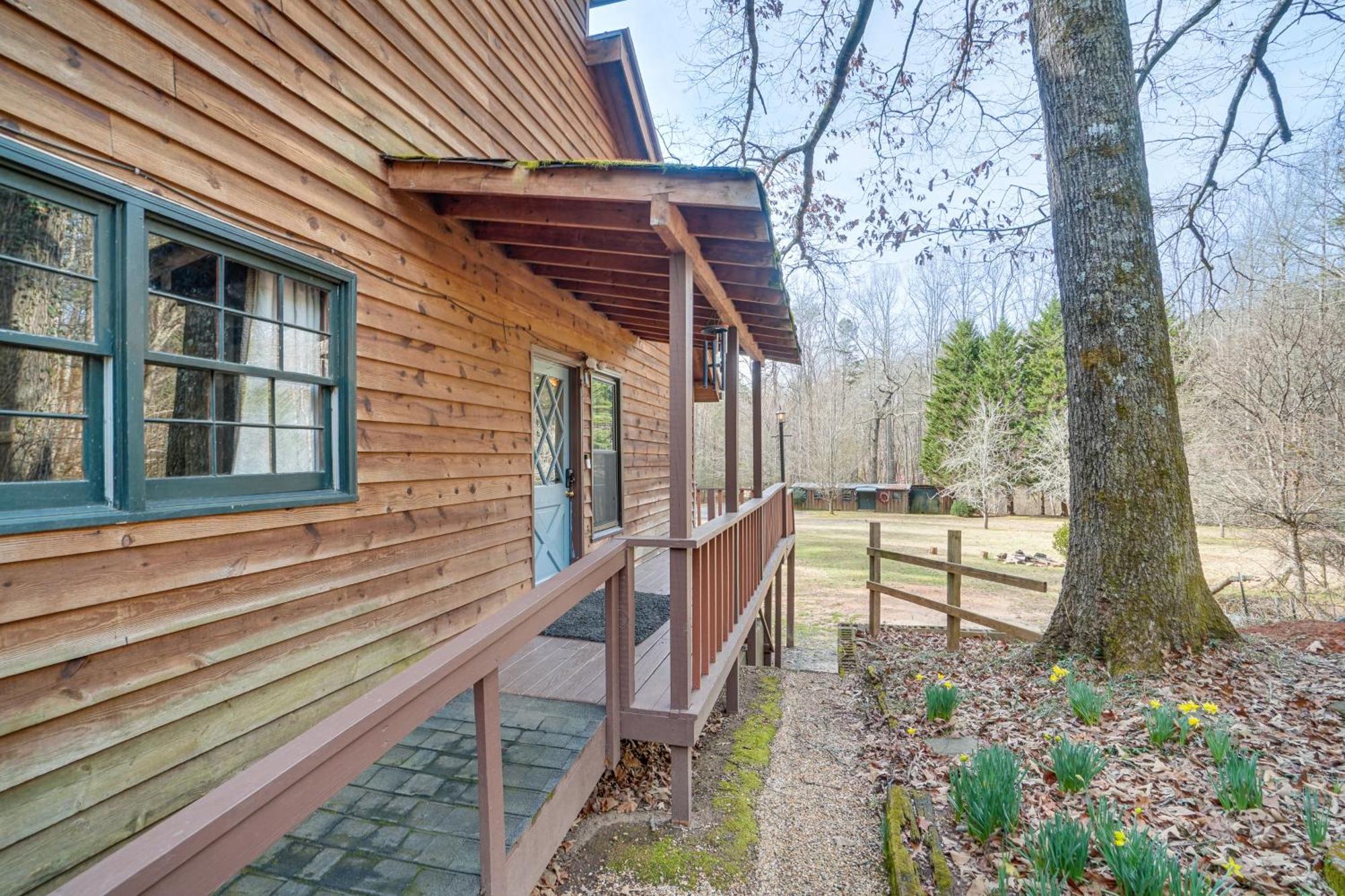 Charming Cabin With Fire Pit And Decks About 7 Mi To Helen Sautee Nacoochee Екстер'єр фото